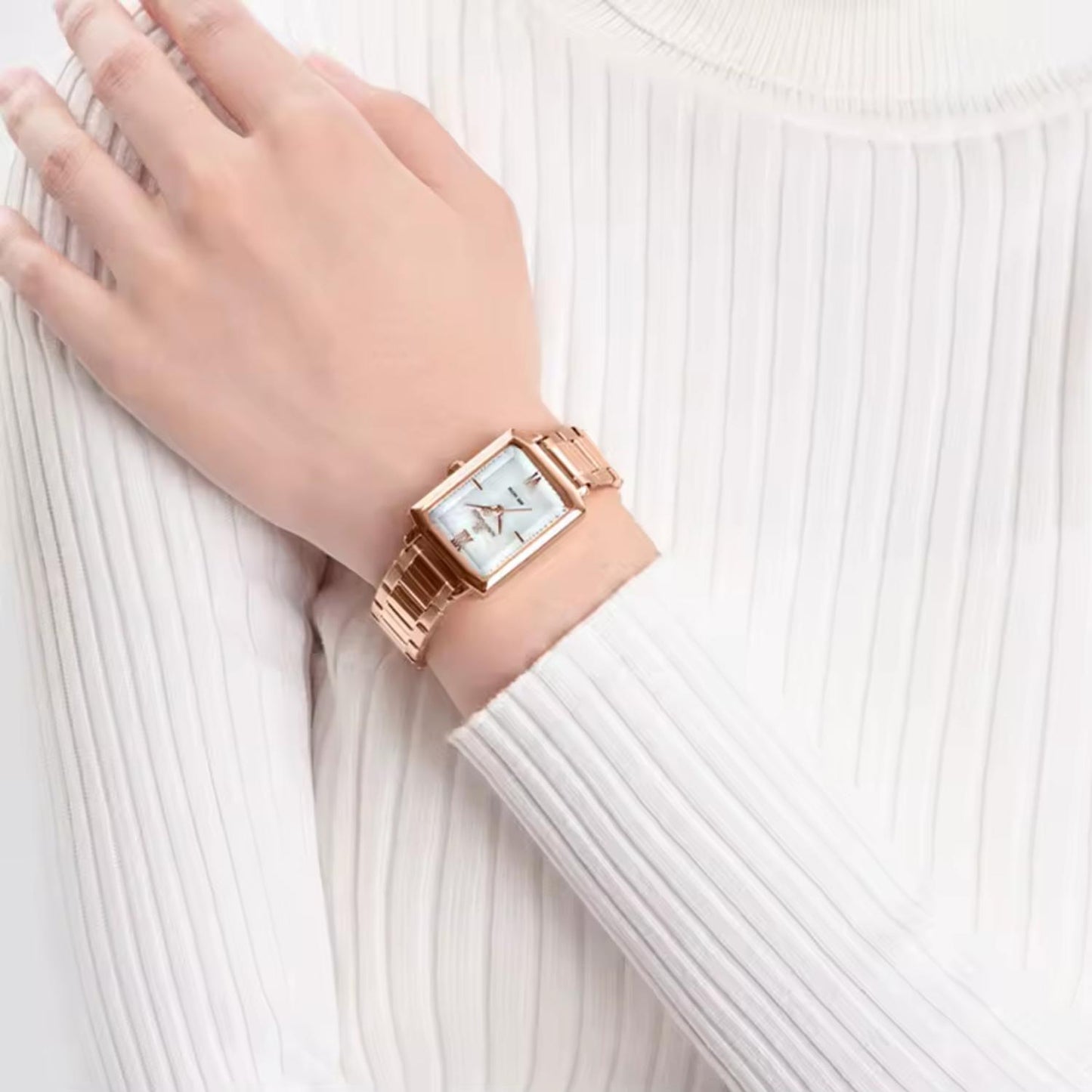 Naviforce Women Analog Watch With White Dial & Stainless Steel Bracelet, NF5039S RG/W/RG image 4