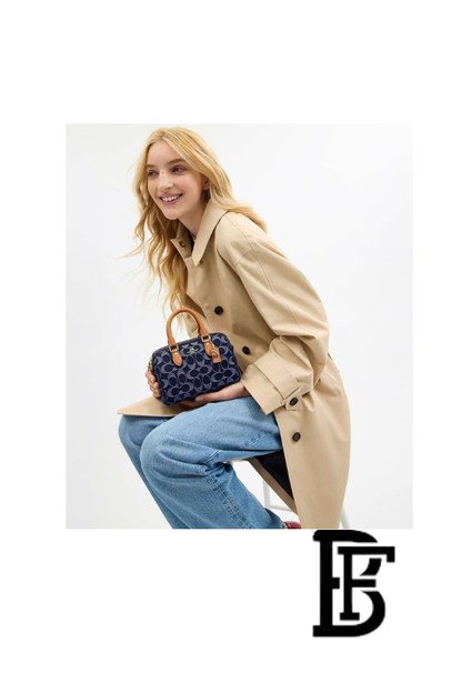 Coach Navy Women Handbag  Cy742 – Elegant Everyday Handbag image 1