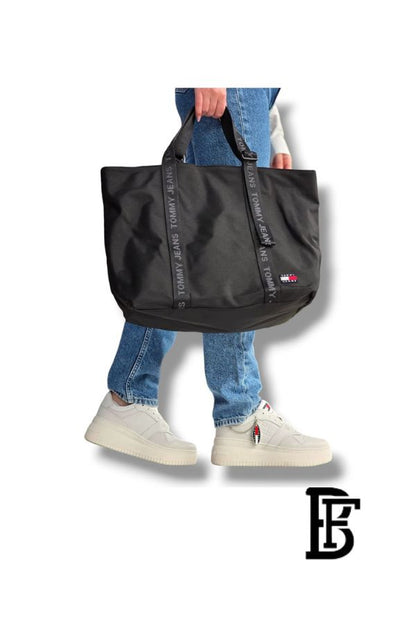 Tommy Hilfiger Black Leather Women Handbag Aw0Aw16273 – Elegant Everyday Shoulder Bag image 10
