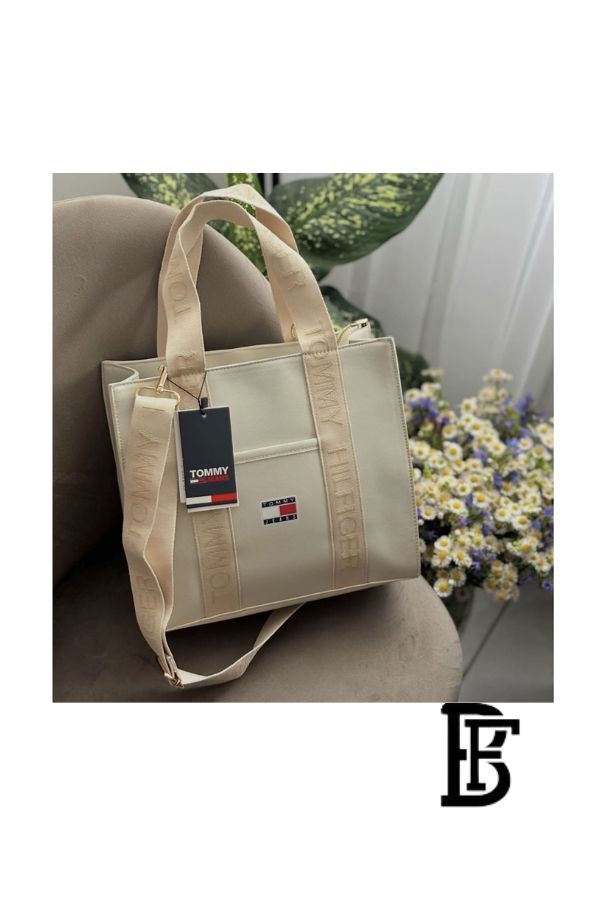 Tommy Hilfiger Beige Leather Women Handbag  – Elegant Everyday Shoulder Bag image 3