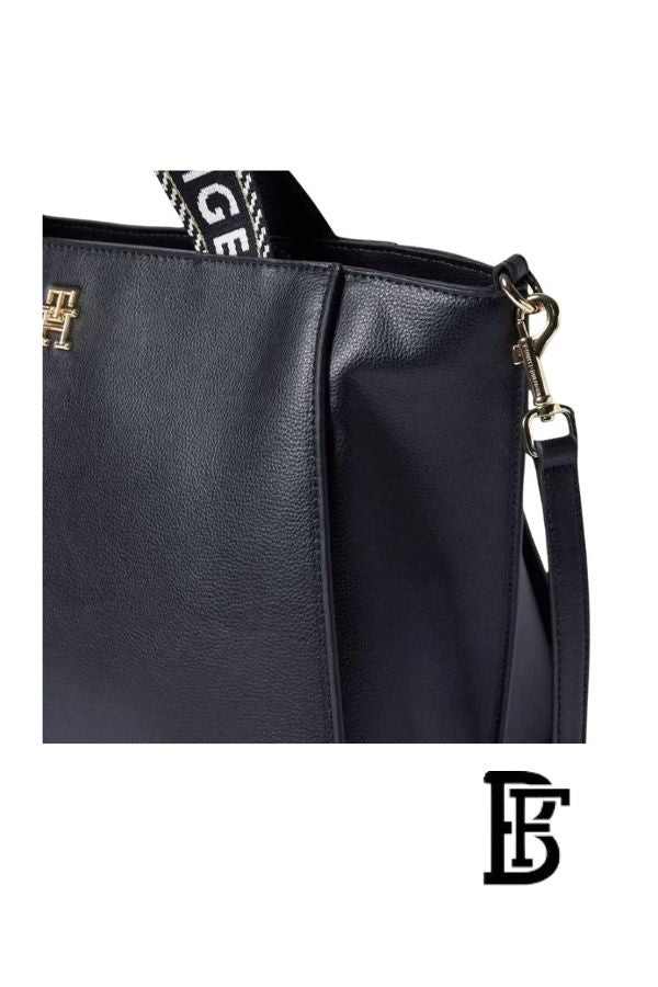 Tommy Hilfiger Black Leather Women Handbag AW0AW16005 – Elegant Everyday Shoulder Bag image 4