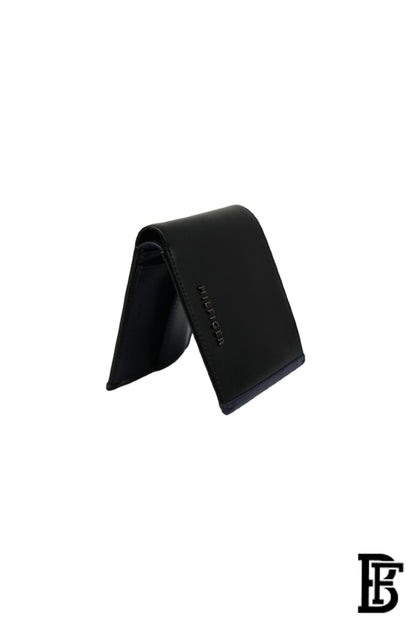 Tommy Hilfiger Wallet  is a one to face solid style covered in light/black leather image 5